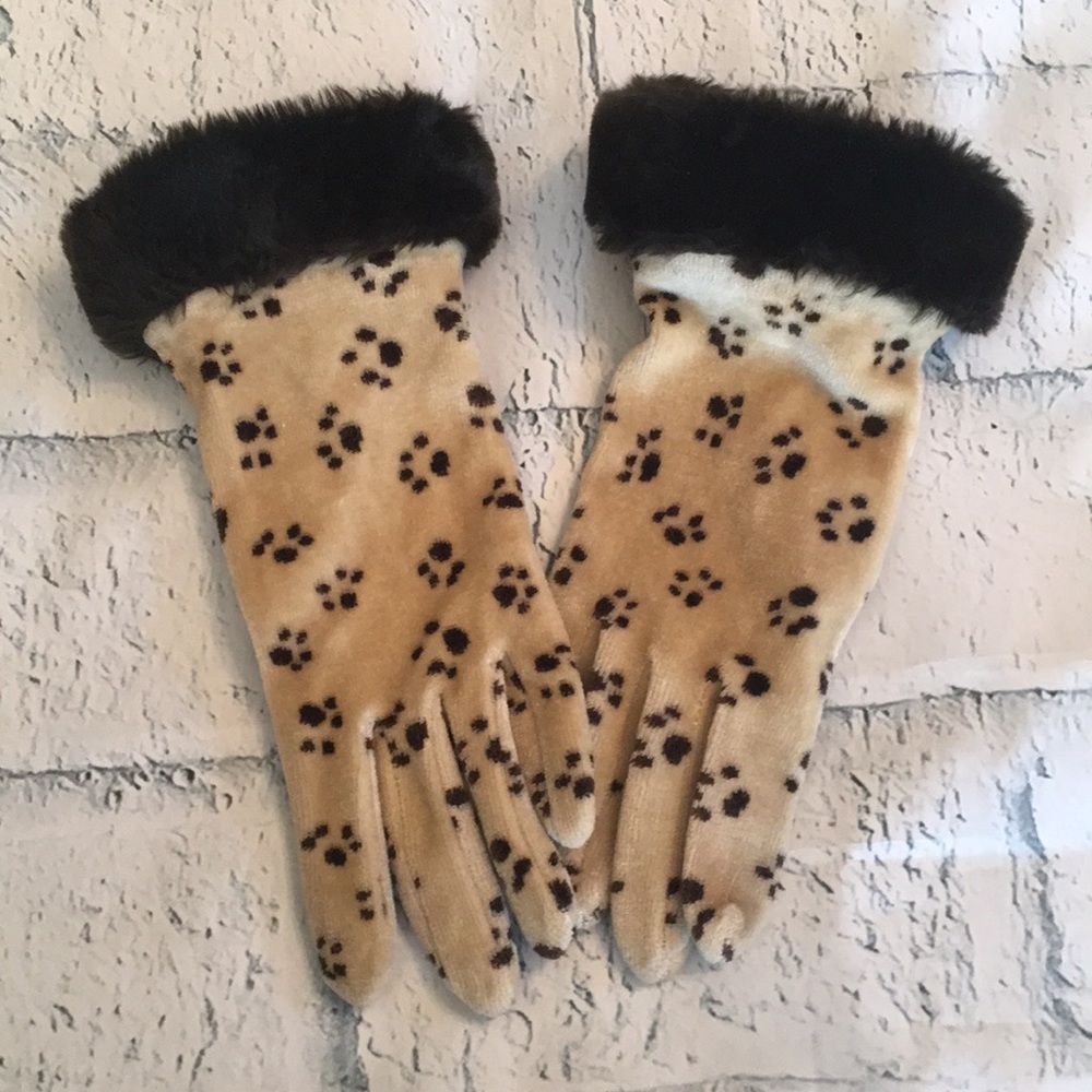Paw print gloves